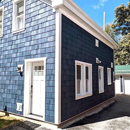 Walkable Elmwood Cottage, No Chores 2Bath 2Br 2Car